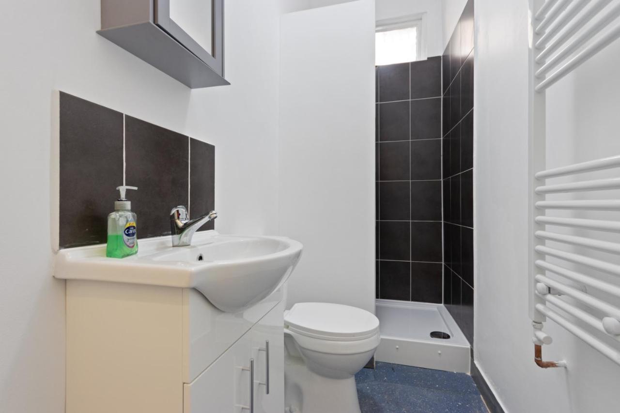 Fantastic 2Bd Barking Stay With Links To The City! Лондон Екстер'єр фото