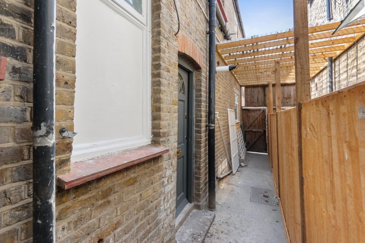 Fantastic 2Bd Barking Stay With Links To The City! Лондон Екстер'єр фото